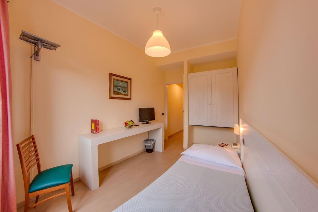Hotel Del Golfo - Dependance Procchio  Room photo